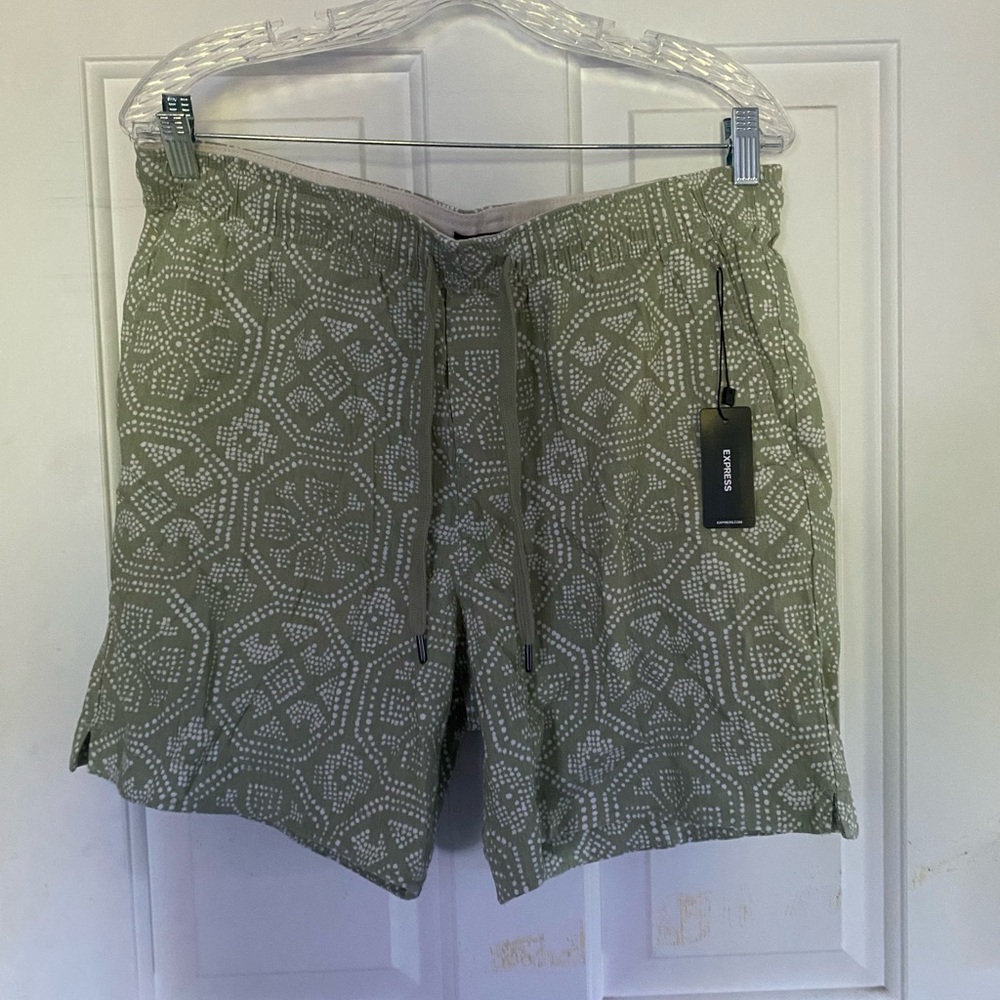 Men’s green pattern express shorts
